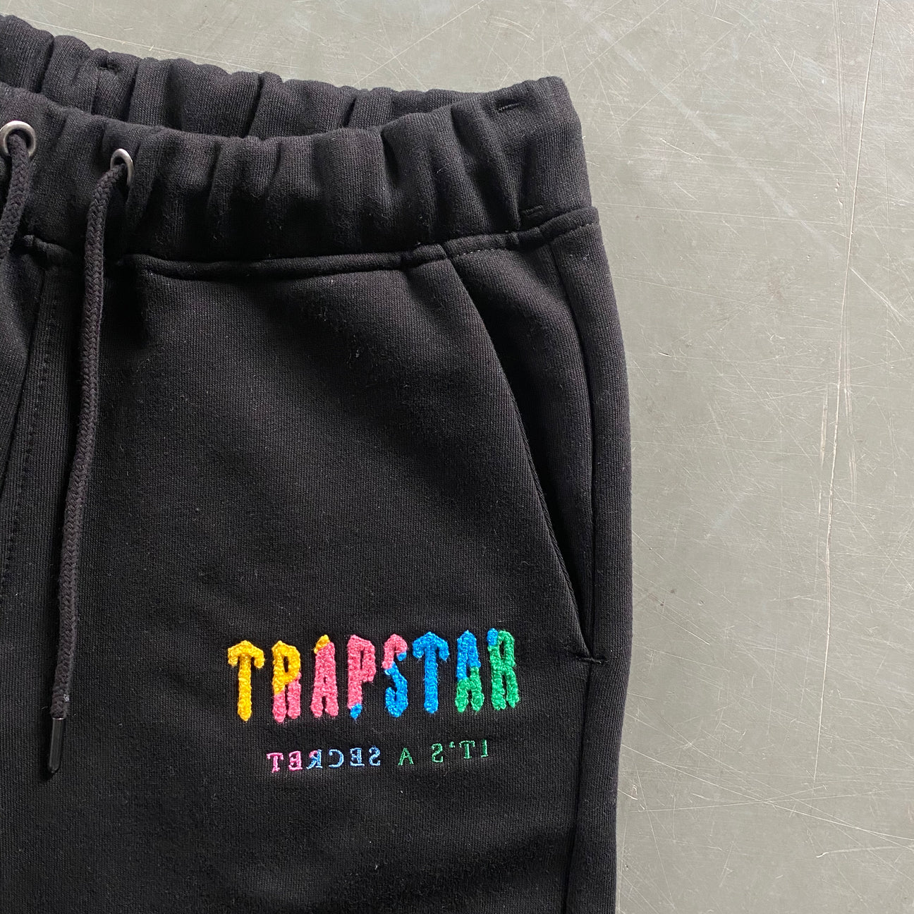 TRAPSTAR IRONGATE ARCH CHENILLE NYÁRI SZETT