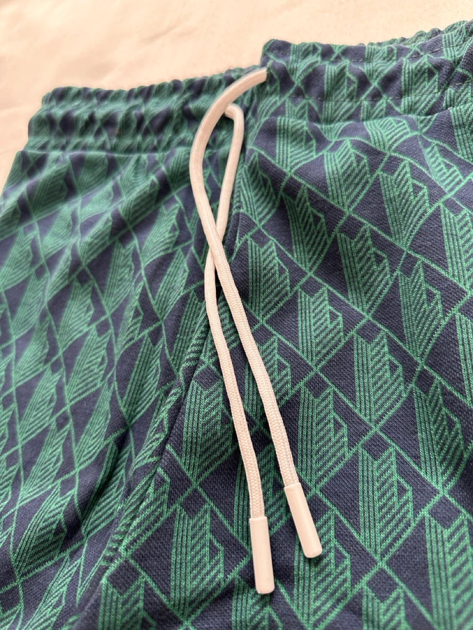 LACOSTE MONOGRAM KLASSZIKUS RÖVIDNADRÁG - SÖTÉTKÉK/ZÖLD