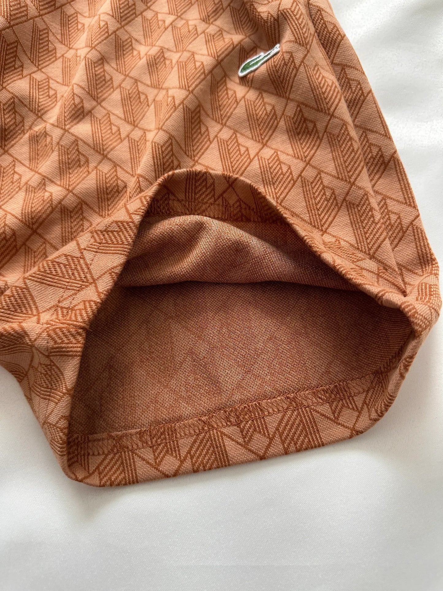 LACOSTE MONOGRAM KLASSZIKUS RÖVIDNADRÁG - BÉZS/BARNA