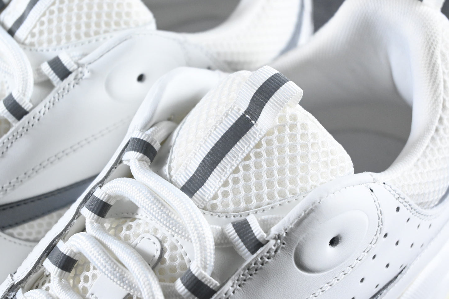 DIOR B22 - WHITE & GREY