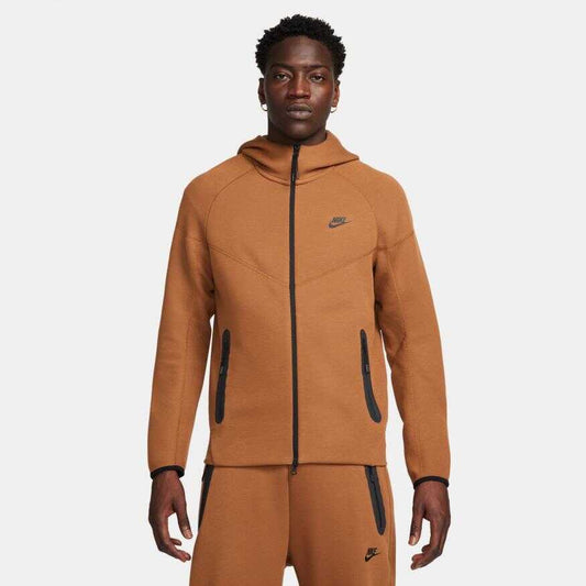NIKE NSW TECH FLEECE WINDRUNNER MELEGÍTŐSZETT - BARNA