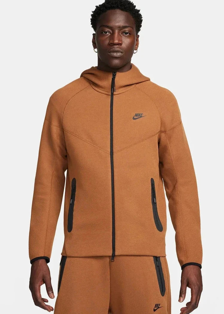 NIKE NSW TECH FLEECE WINDRUNNER MELEGÍTŐSZETT - BARNA