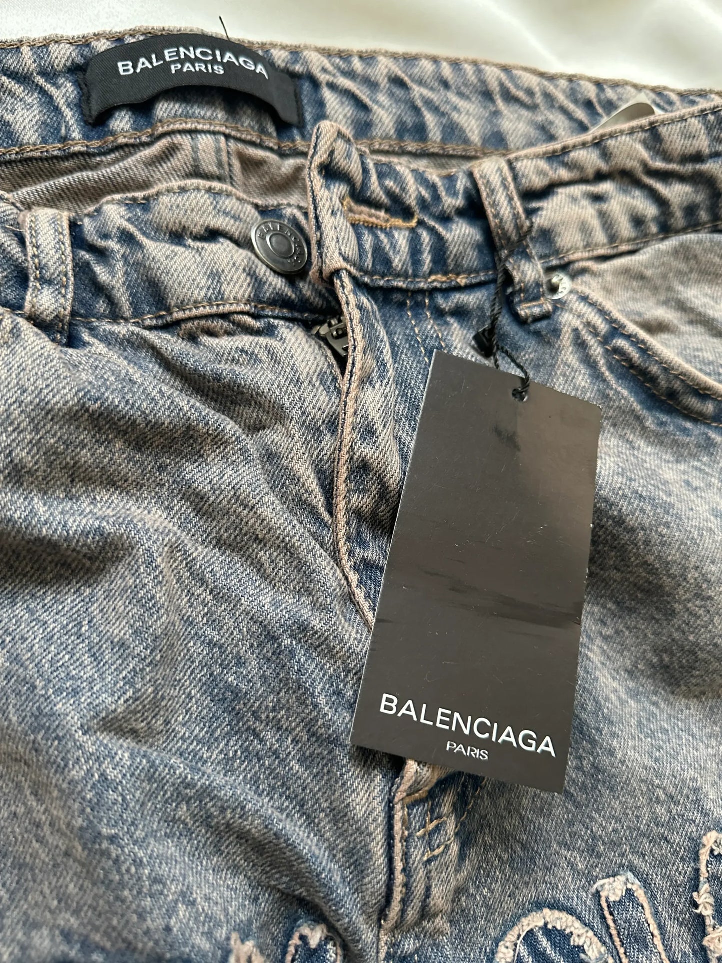 BALENCIAGA LOGÓVAL DÍSZÍTETT, BŐ SZÁRÚ FARMERNADRÁG