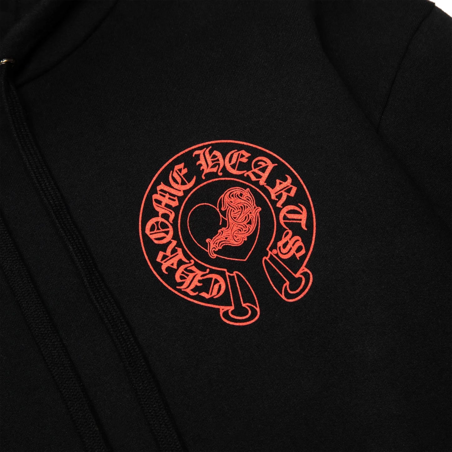 CHROME HEARTS DEADLY DOLL EXCLUSIVE FEKETE-PIROS KAPUCNIS PULÓVER
