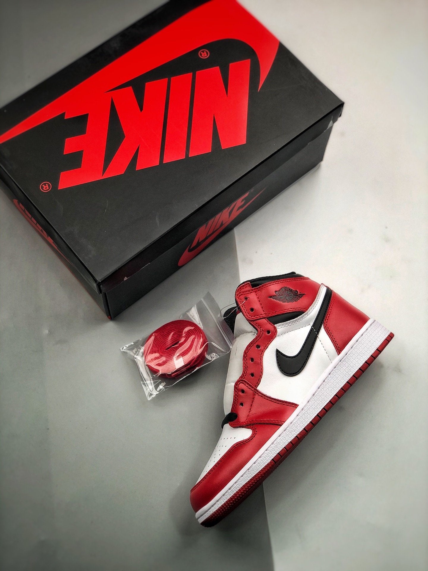 AIR JORDAN 1 MID WHITE/BLACK/RED