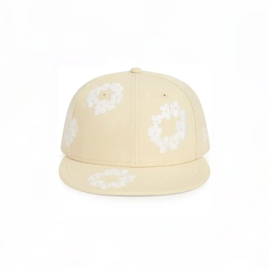 DENIM TEARS COTTON WREATH X NEW ERA SAPKA - KRÉMSZÍN/BÉZS